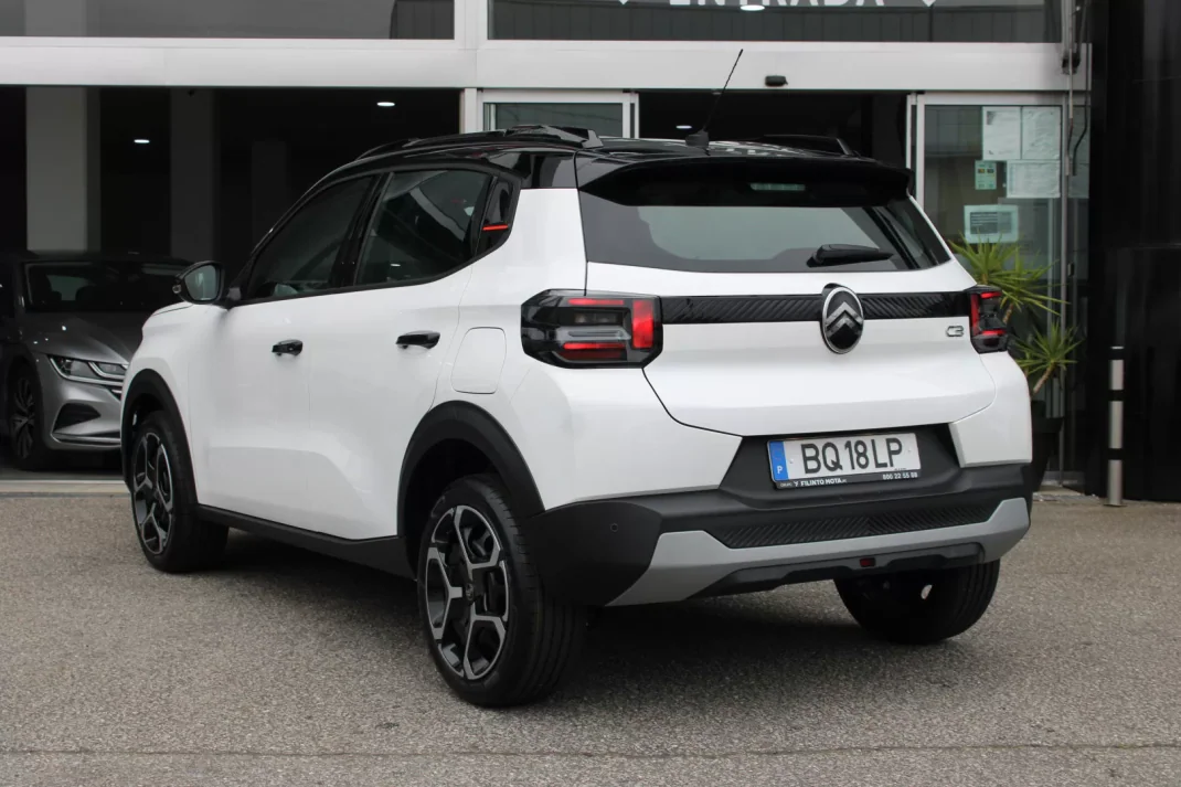 Citroën C3 2025 - 20900 EUR, 1769 km - AUTO.MOTO.pt - 1769km - foto 3 de 20