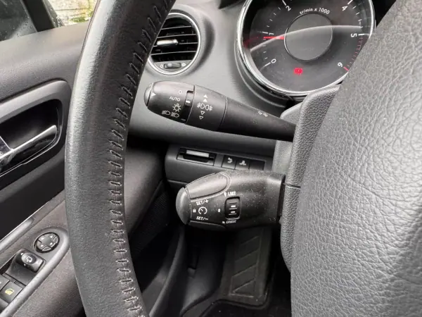Peugeot 3008 2011 - 7900 EUR, 218000 km - AUTO.MOTO.pt - 218000km - foto 13 de 22