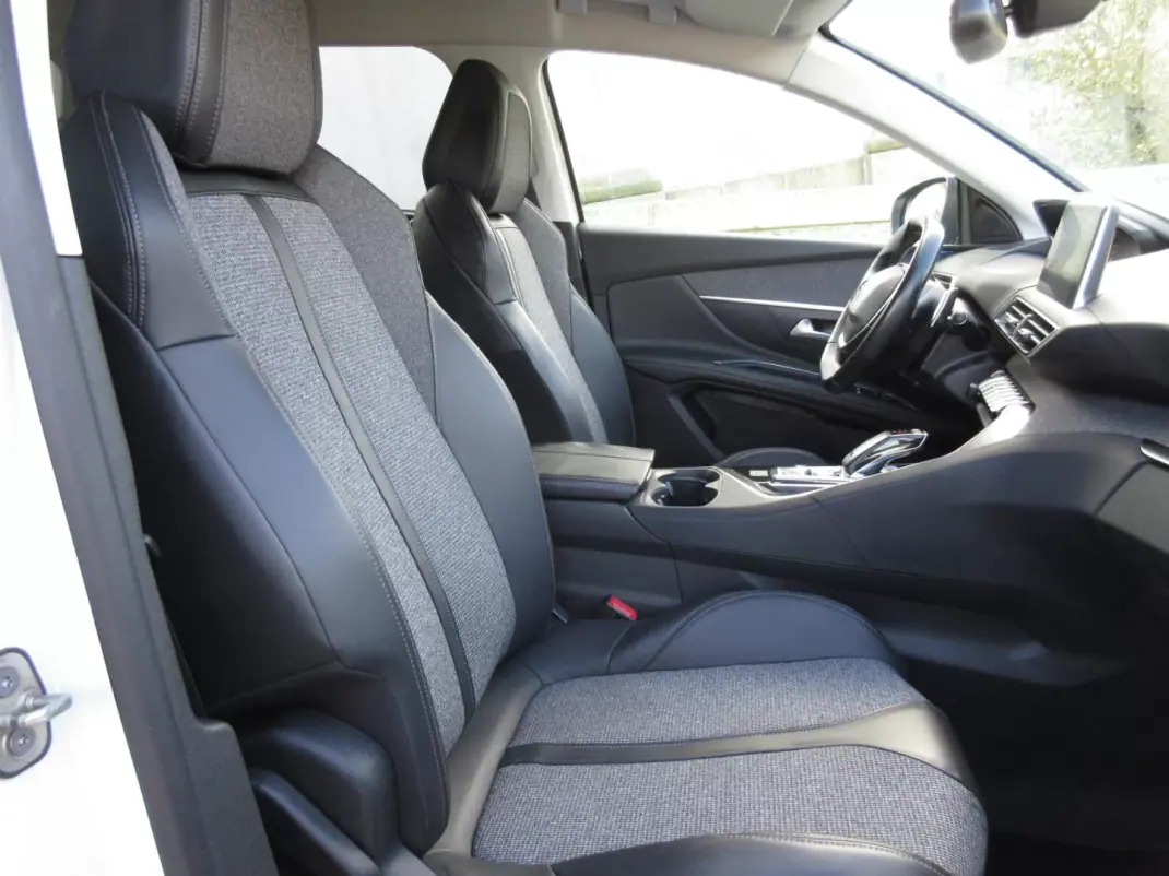 Peugeot 3008 2017 - 18990 EUR, 159000 km - AUTO.MOTO.pt - 159000km - foto 26 de 38