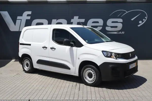 Peugeot Partner 2019 - 12500 EUR, 174520 km - AUTO.MOTO.pt - 174520km - foto 4 de 20