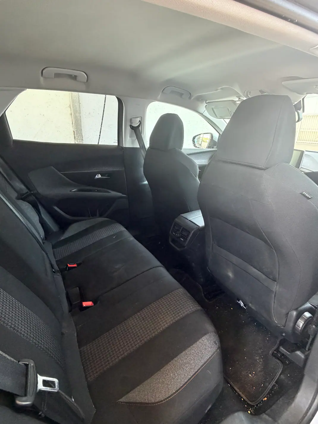 Peugeot 3008 2017 - 16000 EUR, 133000 km - 133000km - foto 6 de 9
