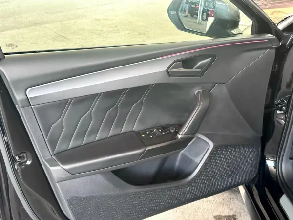 Cupra Leon ST 2022 - 38900 EUR, 116592 km - AUTO.MOTO.pt - 116592km - foto 10 de 33