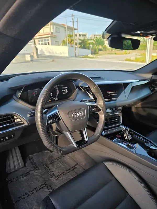 Audi e-tron GT 2021 - 52499 EUR, 100000 km - AUTO.MOTO.pt - 100000km - foto 45 de 46