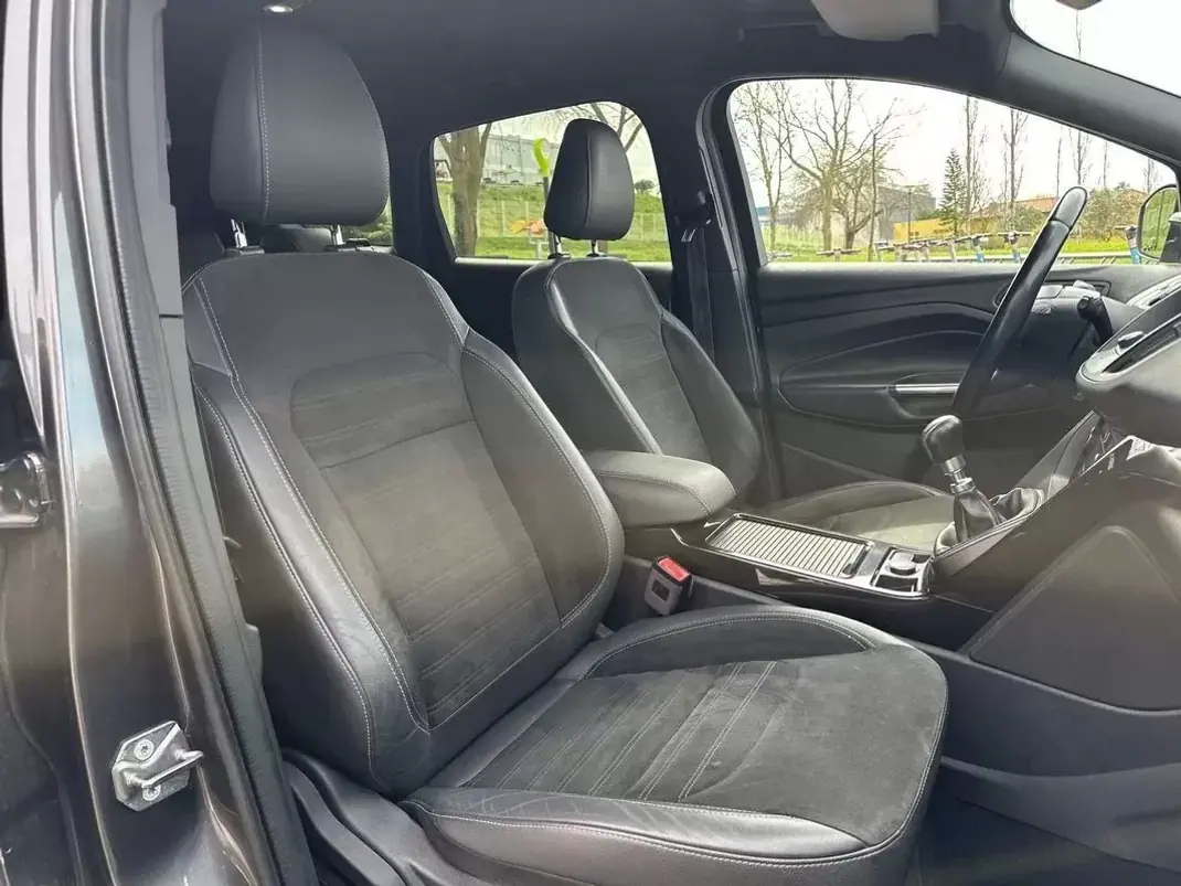 Ford Kuga 2017 - 16490 EUR, 75000 km - AUTO.MOTO.pt - 75000km - foto 43 de 60