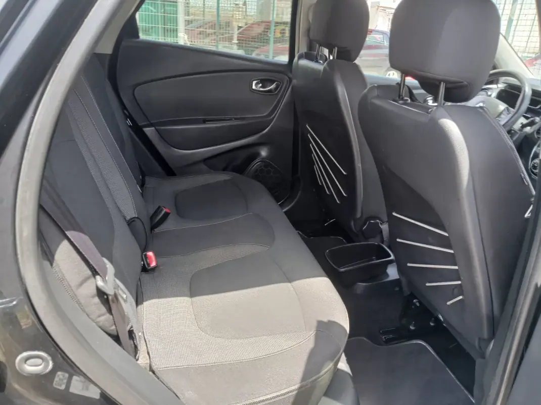 Renault Captur 2013 - 9950 EUR, 157174 km - AUTO.MOTO.pt - 157174km - foto 19 de 25