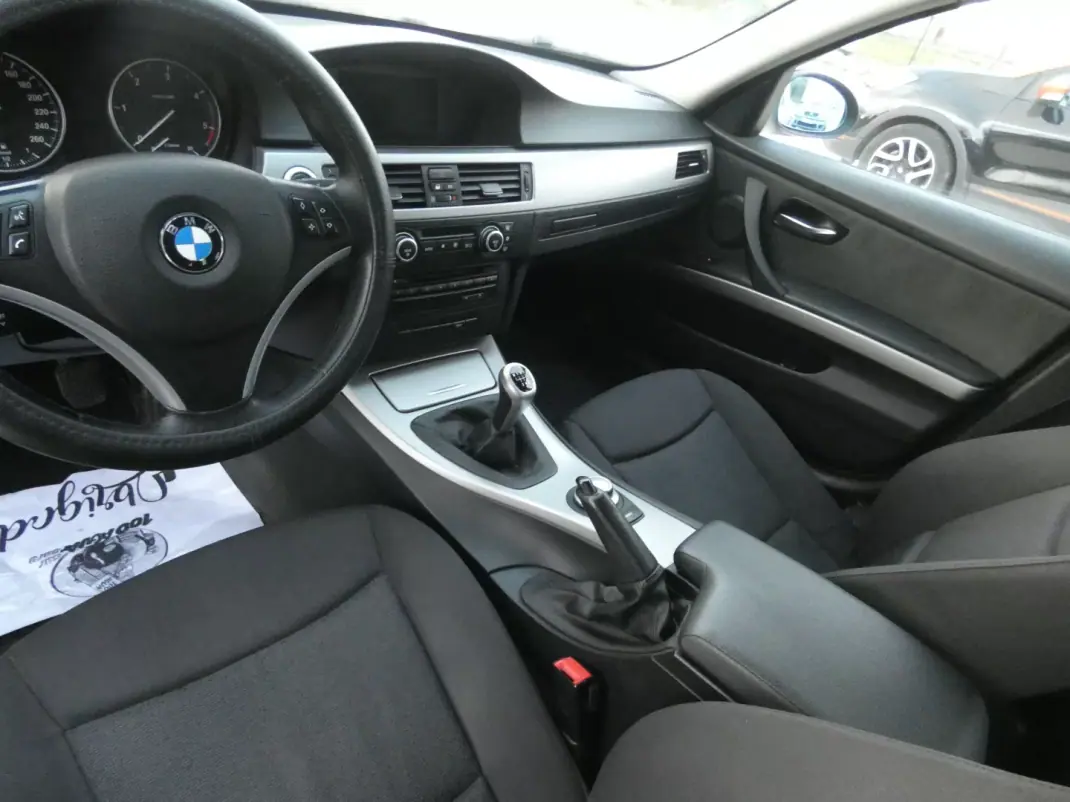 BMW 318 2008 - 7750 EUR, 380000 km - AUTO.MOTO.pt - 380000km - foto 11 de 11