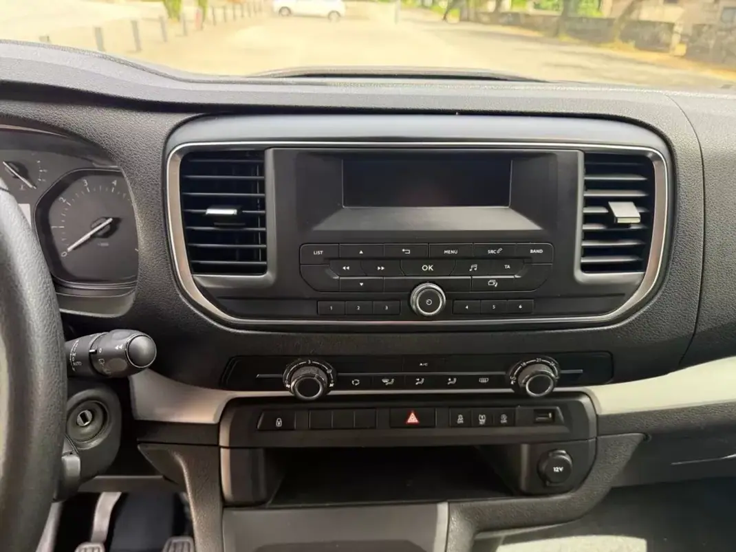 Citroën Spacetourer 2018 - 20999 EUR, 173000 km - AUTO.MOTO.pt - 173000km - foto 11 de 21
