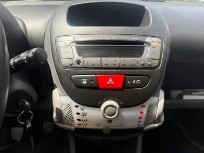 Toyota Aygo 2010 - 5490 EUR, 149000 km - AUTO.MOTO.pt - 149000km - foto 18 de 25