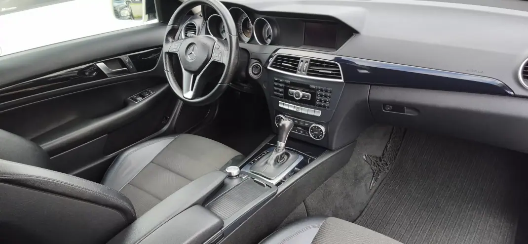 Mercedes-Benz C 250 2011 - 18900 EUR, 145876 km - AUTO.MOTO.pt - 145876km - foto 7 de 9