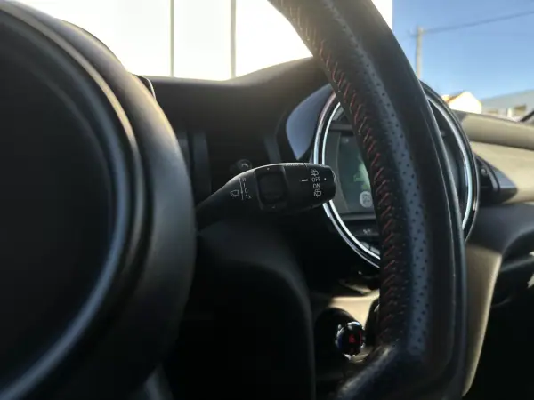 MINI 5 Portas 2019 - 15790 EUR, 179000 km - AUTO.MOTO.pt - 179000km - foto 37 de 39