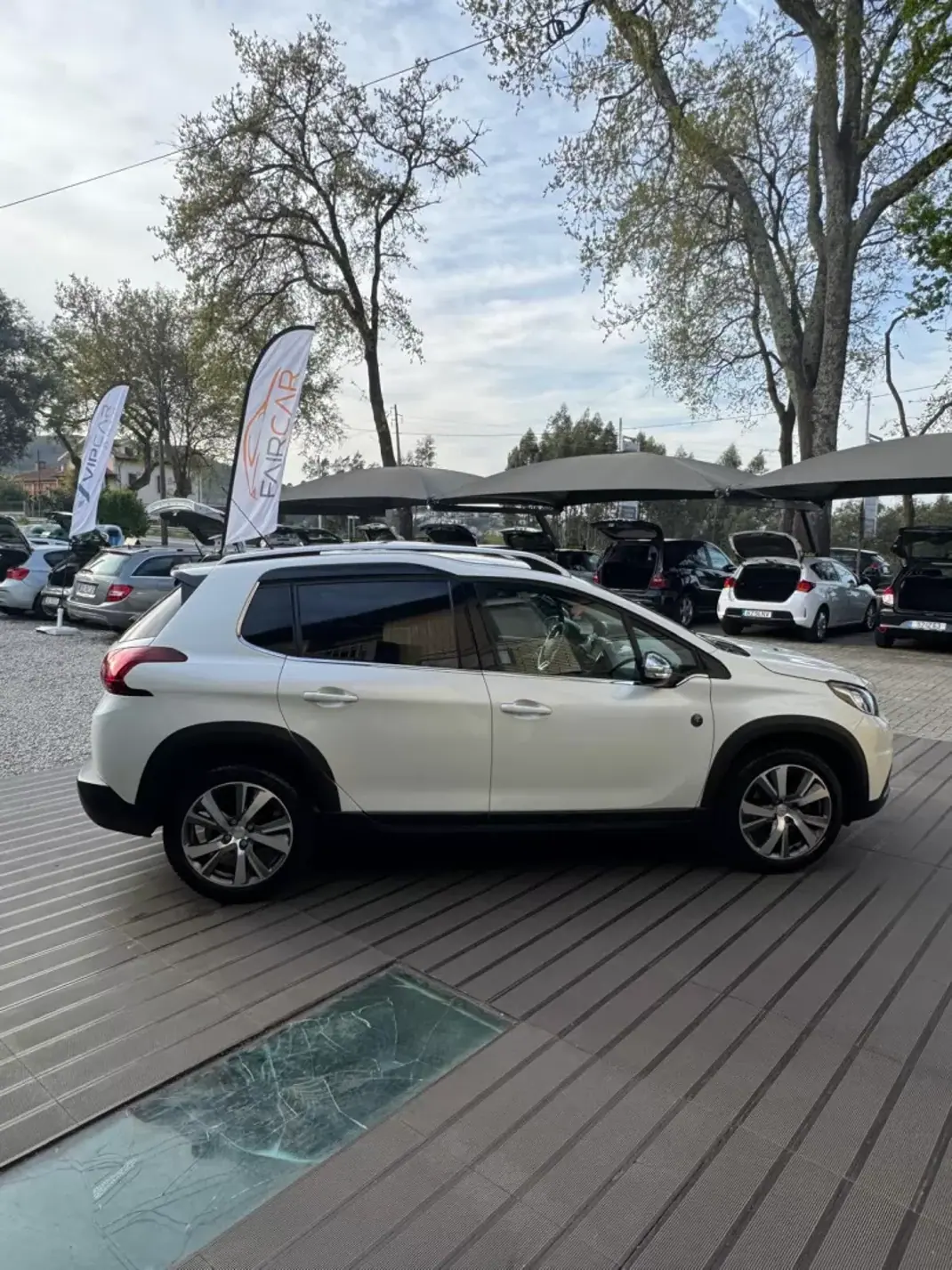 Peugeot 2008 2018 - 13900 EUR, 106900 km - AUTO.MOTO.pt - 106900km - foto 4 de 15