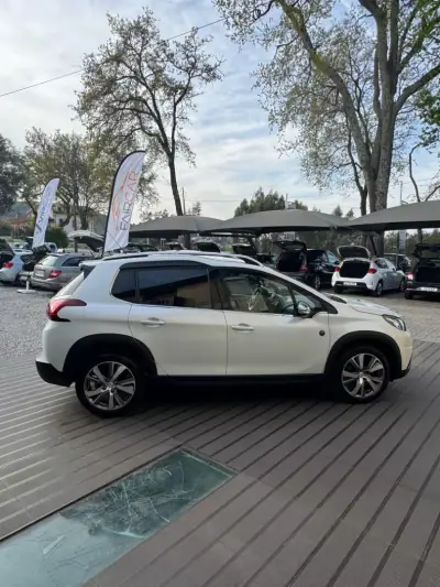 Peugeot 2008 2018 - 13900 EUR, 106900 km - AUTO.MOTO.pt - 106900km - foto 4 de 15