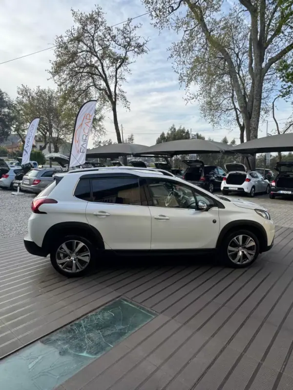 Peugeot 2008 2018 - 13900 EUR, 106900 km - AUTO.MOTO.pt - 106900km - foto 4 de 15