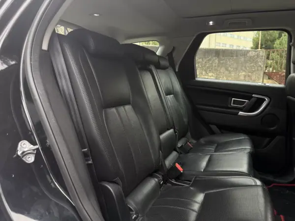 Land Rover Discovery Sport 2015 - 13000 EUR, 221000 km - AUTO.MOTO.pt - 221000km - foto 10 de 11