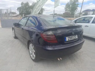 Mercedes-Benz C 220 2001 - 7900 EUR, 280000 km - AUTO.MOTO.pt - 280000km - foto 4 de 11