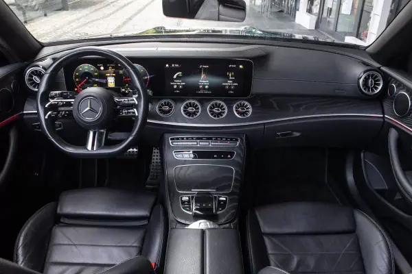 Mercedes-Benz E 220 2021 - 54450 EUR, 65874 km - AUTO.MOTO.pt - 65874km - foto 37 de 46