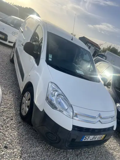 Citroën Berlingo 2010 - 4999 EUR, 400000 km - AUTO.MOTO.pt - 400000km - foto 2 de 4