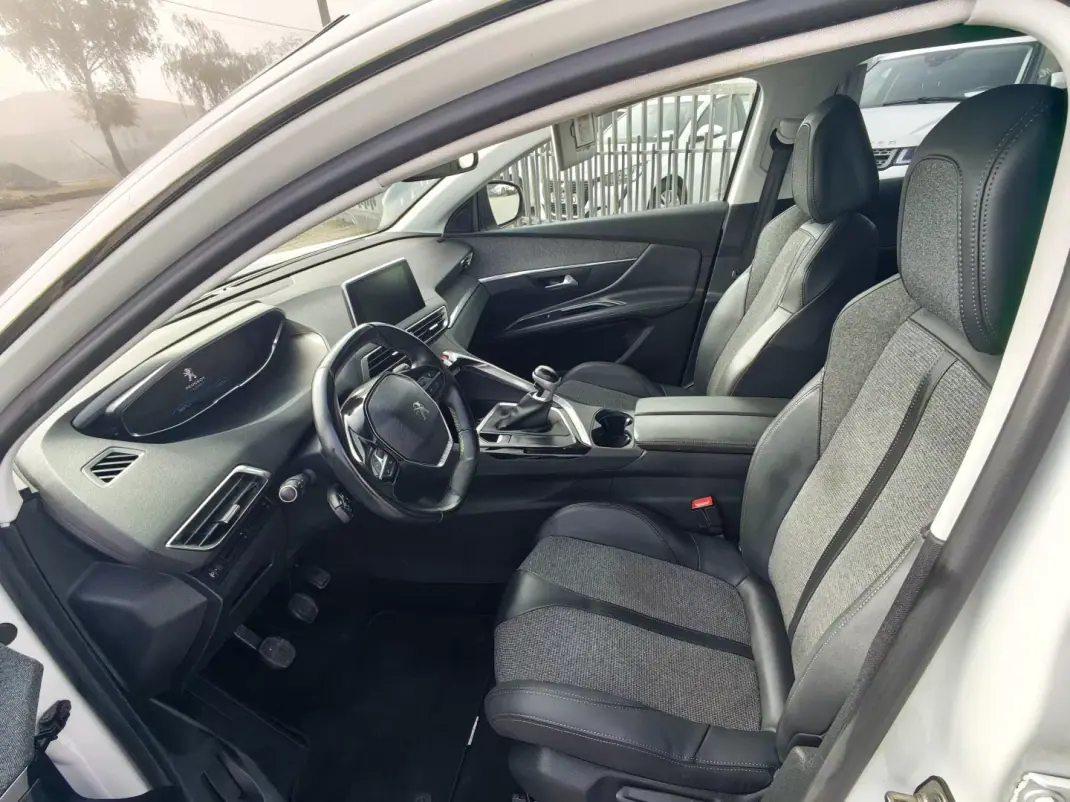 Peugeot 3008 2020 - 19900 EUR, 98000 km - AUTO.MOTO.pt - 98000km - foto 19 de 28