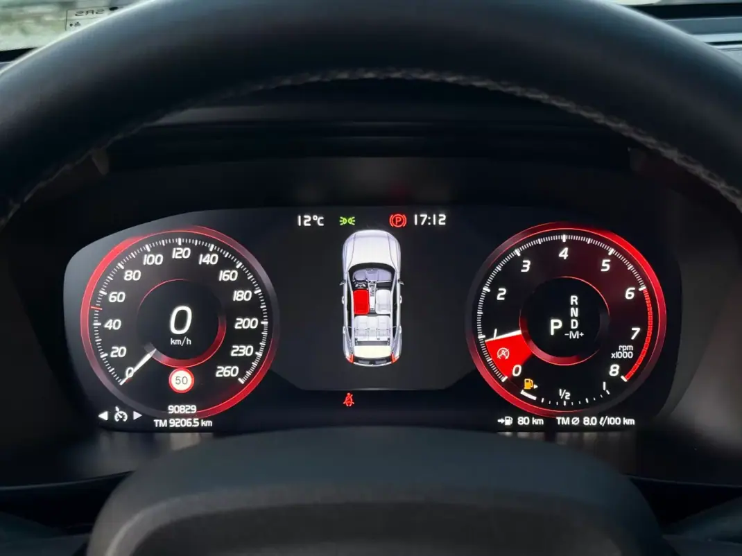 Volvo XC 40 2021 - 26950 EUR, 90000 km - AUTO.MOTO.pt - 90000km - foto 13 de 20