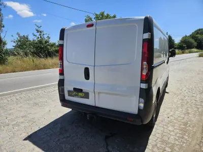 Opel Vivaro 2012 - 10500 EUR, 206000 km - AUTO.MOTO.pt - 206000km - foto 4 de 10