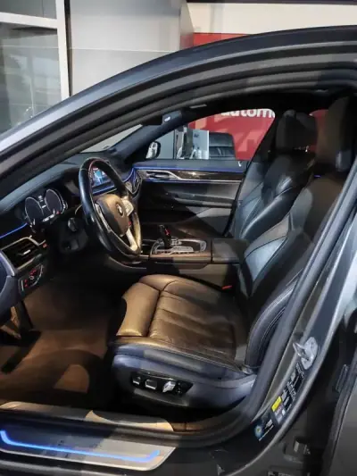 BMW 740 2018 - 30750 EUR, 246000 km - AUTO.MOTO.pt - 246000km - foto 13 de 40