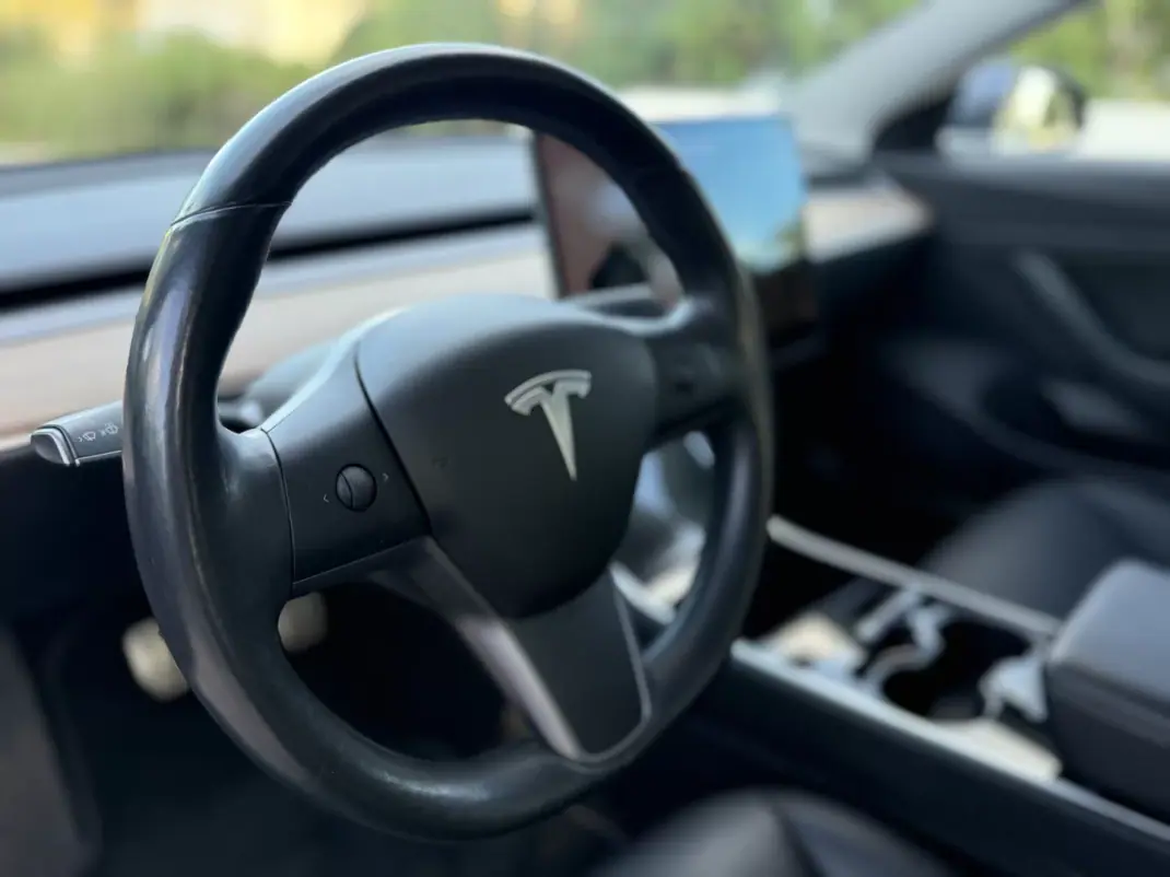 Tesla Model 3 2019 - 24999 EUR, 60000 km - AUTO.MOTO.pt - 60000km - foto 14 de 17