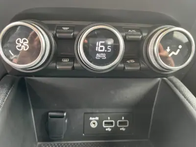 Renault Captur 2020 - 18499 EUR, 94000 km - AUTO.MOTO.pt - 94000km - foto 33 de 36