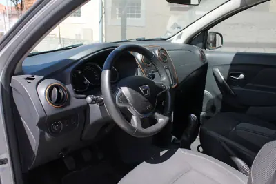 Dacia Sandero 2018 - 10400 EUR, 35110 km - AUTO.MOTO.pt - 35110km - foto 11 de 24