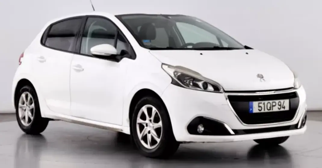 Peugeot 208 2015 - 7490 EUR, 113000 km - AUTO.MOTO.pt - 113000km - foto 3 de 21
