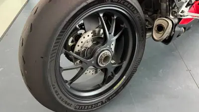 Ducati Panigale V4 S 2020 - 23990 EUR, 33324 km - AUTO.MOTO.pt - 33324km - foto 16 de 17