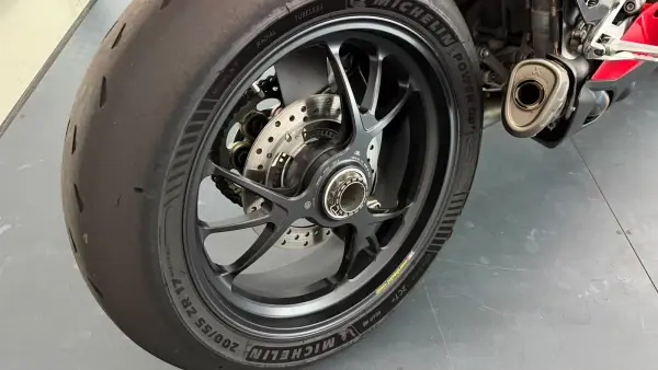 Ducati Panigale V4 S 2020 - 23990 EUR, 33324 km - AUTO.MOTO.pt - 33324km - foto 16 de 17