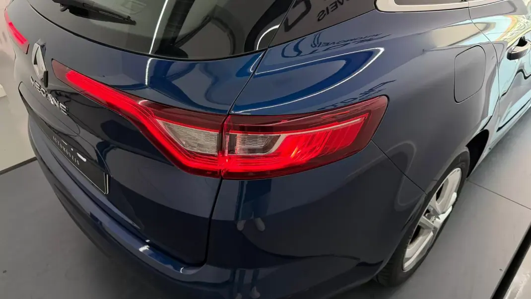 Renault Mégane Sport Tourer 2017 - 10990 EUR, 233602 km - AUTO.MOTO.pt - 233602km - foto 11 de 29