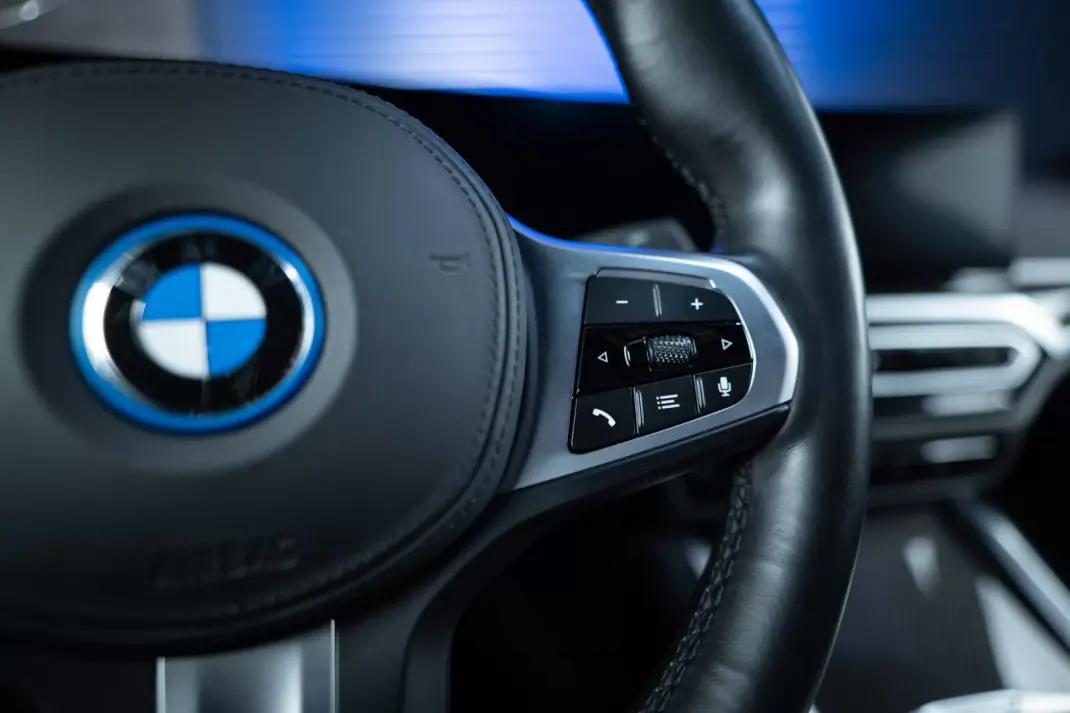 BMW i4 2023 - 43000 EUR, 33000 km - AUTO.MOTO.pt - 33000km - foto 16 de 25