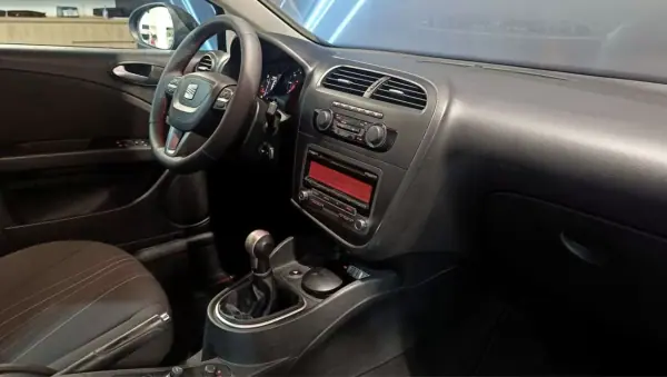 SEAT Leon 2012 - 5900 EUR, 395479 km - AUTO.MOTO.pt - 395479km - foto 37 de 40