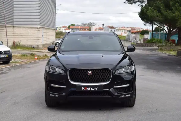 Jaguar F-Pace 2017 - 22500 EUR, 145545 km - AUTO.MOTO.pt - 145545km - foto 11 de 57