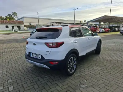 Kia Stonic 2018 - 12850 EUR, 45000 km - AUTO.MOTO.pt - 45000km - foto 6 de 29