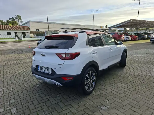 Kia Stonic 2018 - 12850 EUR, 45000 km - AUTO.MOTO.pt - 45000km - foto 6 de 29
