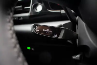 Porsche Macan 2025 - 83990 EUR, 15400 km - AUTO.MOTO.pt - 15400km - foto 18 de 49