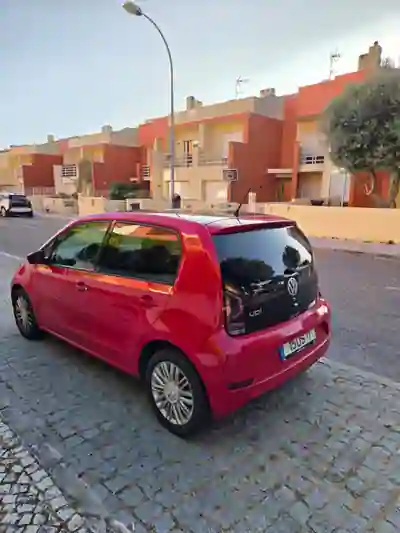 Volkswagen Up! 2018 - 8950 EUR, 81737 km - AUTO.MOTO.pt - 81737km - foto 11 de 15