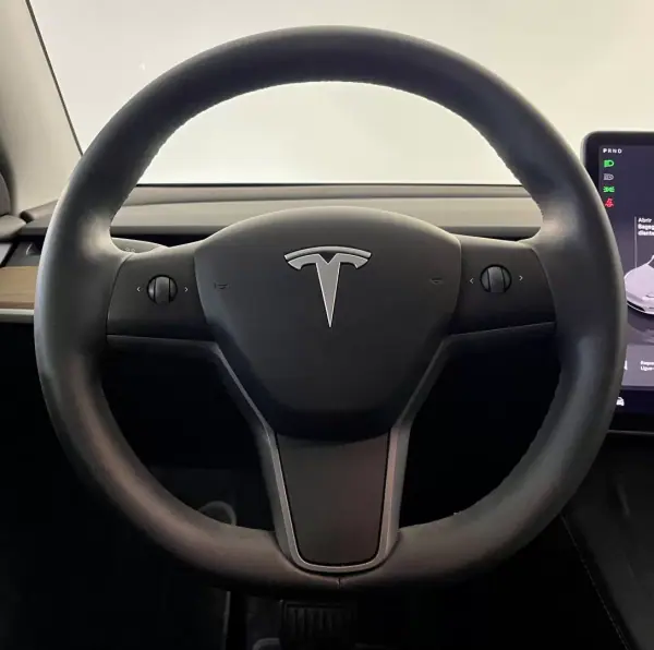 Tesla Model Y 2023 - 39500 EUR, 48000 km - 48000km - foto 16 de 43