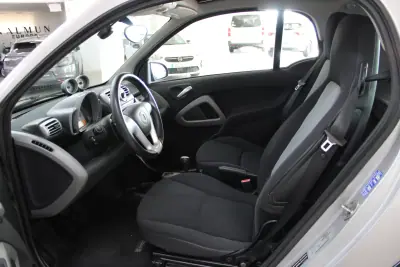 Smart Fortwo Cabrio 2009 - 6500 EUR, 122572 km - AUTO.MOTO.pt - 122572km - foto 11 de 15