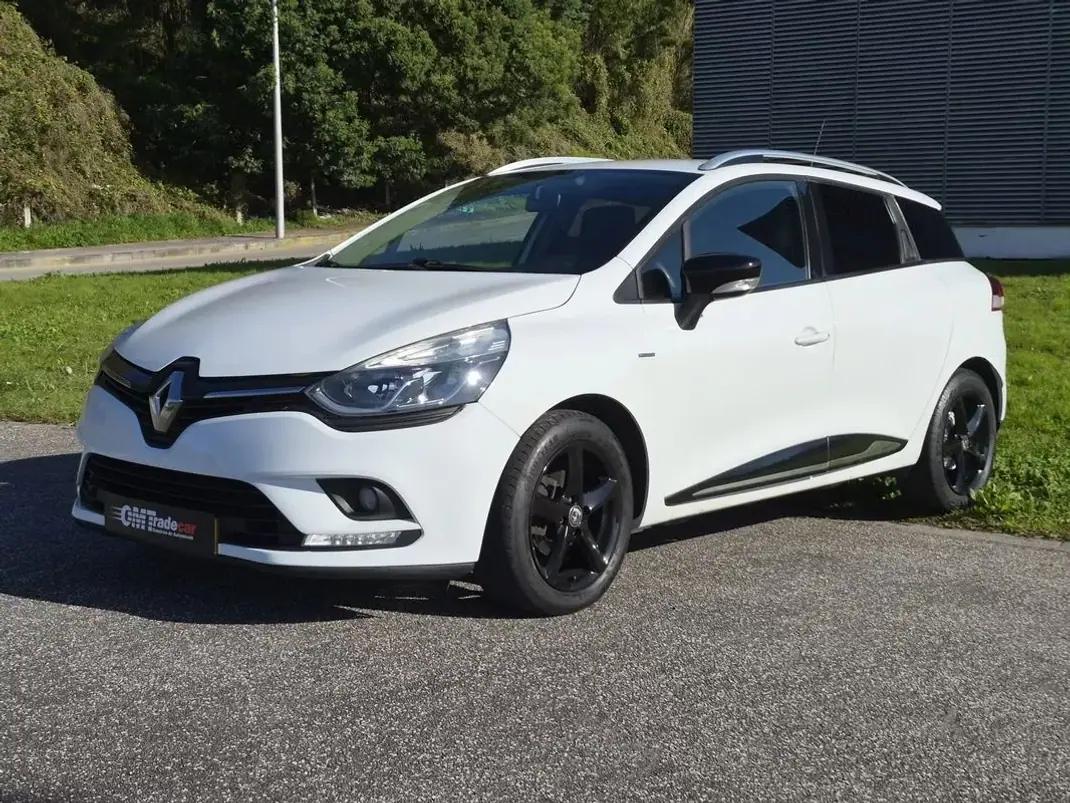 Renault Clio Sport Tourer 2018 - 11250 EUR, 87756 km - AUTO.MOTO.pt - 87756km - foto 9 de 30