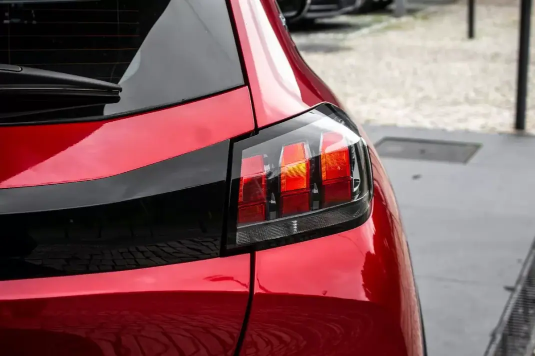 Peugeot e-208 2023 - 17800 EUR, 18457 km - AUTO.MOTO.pt - 18457km - foto 11 de 41