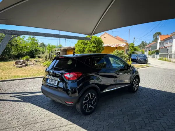 Renault Captur 2014 - 10800 EUR, 108000 km - AUTO.MOTO.pt - 108000km - foto 12 de 12