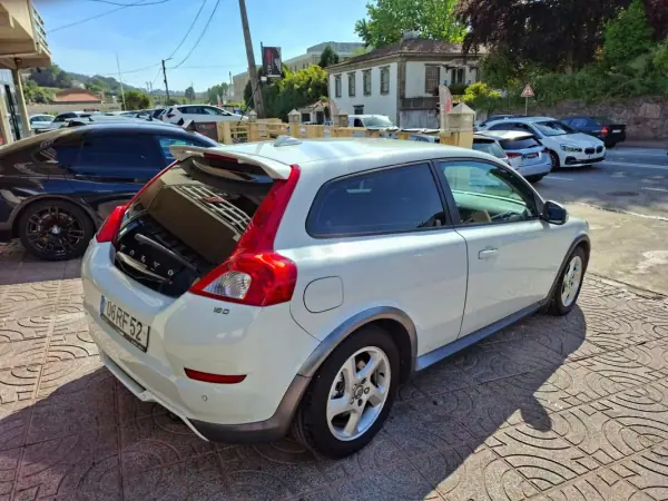 Volvo C30 2011 - 8900 EUR, 199999 km - AUTO.MOTO.pt - 199999km - foto 8 de 29