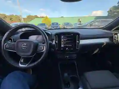 Volvo XC 40 2024 - 31000 EUR, 33400 km - foto 6 de 8