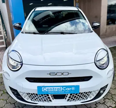 Fiat 600 2025 - 20950 EUR, 14000 km - AUTO.MOTO.pt - 14000km - foto 4 de 31