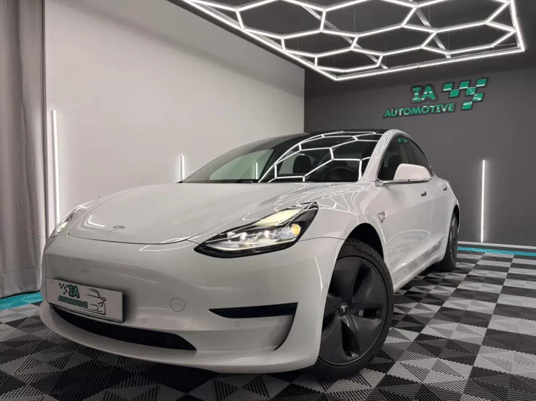 Tesla Model 3 2020 - 23000 EUR, 115000 km - AUTO.MOTO.pt - 115000km - foto 1 de 18