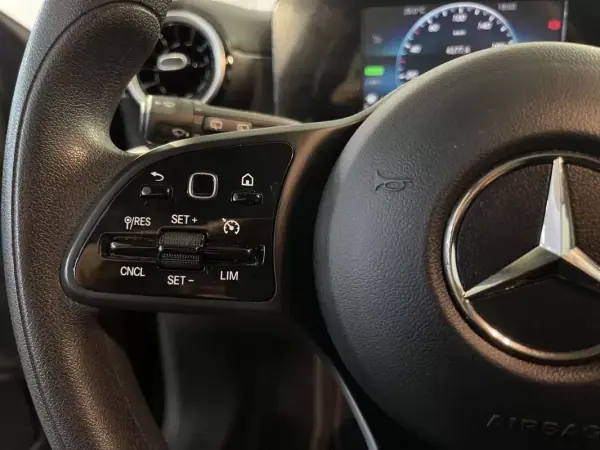 Mercedes-Benz CLA 250 2022 - 26500 EUR, 96000 km - AUTO.MOTO.pt - 96000km - foto 24 de 33