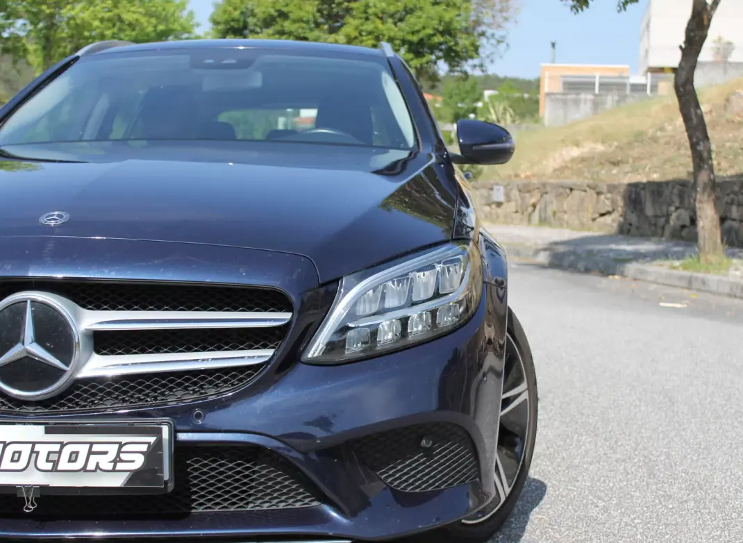 Mercedes-Benz C 300 2020 - 28990 EUR, 128000 km - AUTO.MOTO.pt - 128000km - foto 13 de 36